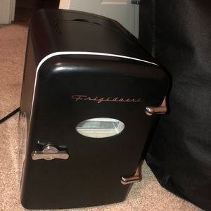 frigidaire mini firdge